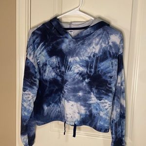 Old Navy blue tie-dye crop hoodie. Size L (10/12).